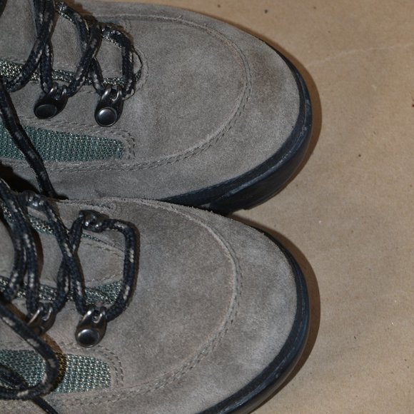 * CABELAS Waterproof Mid Leather Hiking Boot 8 - Picture 9 of 16